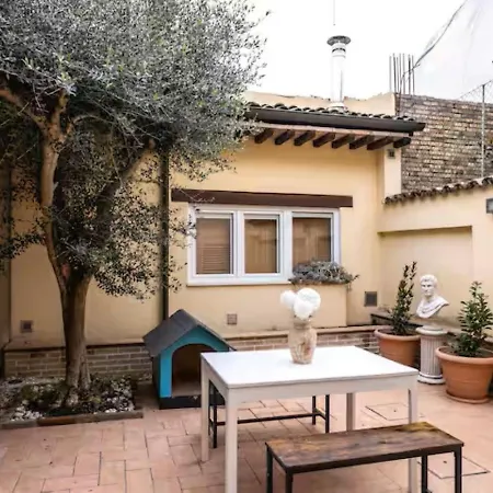 The Byzantine Palace, Centro