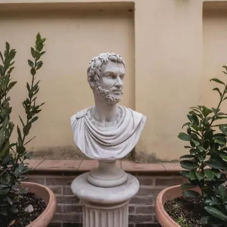 The Byzantine Palace, Centro *