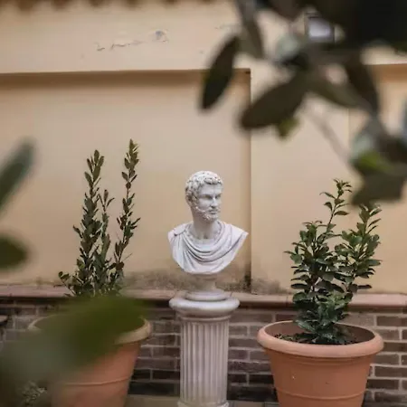 The Byzantine Palace, Centro *